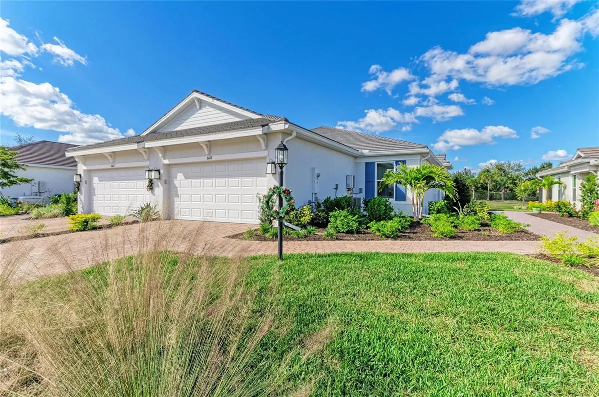Property Slideshow image 1 of 72 | 6017 mesa gln, Sarasota, FL, 34243