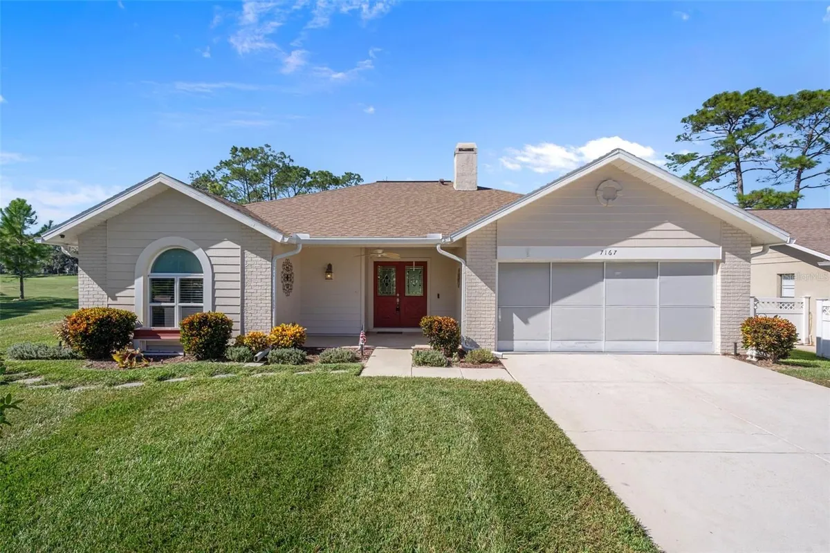 Property Slideshow image 1 of 36 | 7167 crown oaks dr, Spring Hill, FL, 34606
