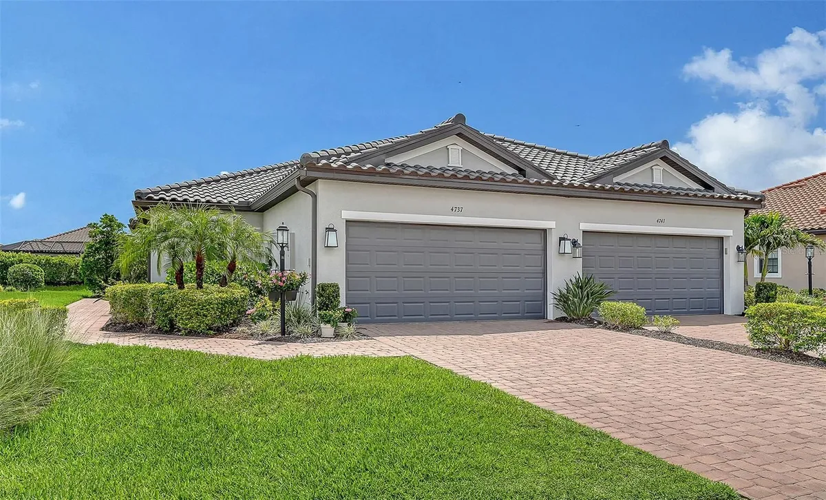 Property Slideshow image 1 of 32 | 4737 tortona ct, Bradenton, FL, 34211