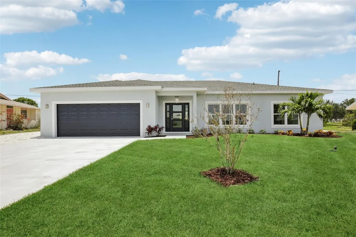 Property Slideshow image 1 of 32 | 718 desert hills way, Sun City Center, FL, 33573