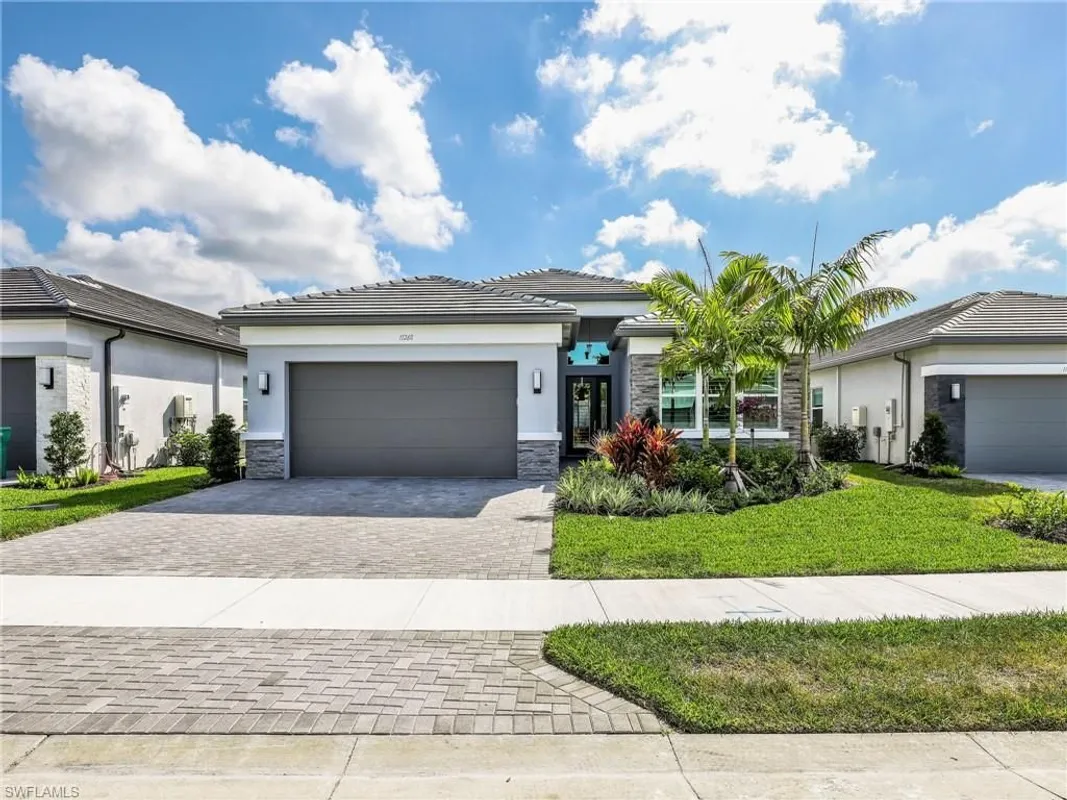 Property Slideshow image 1 of 46 | 11268 daphne ct, Naples, FL, 34120