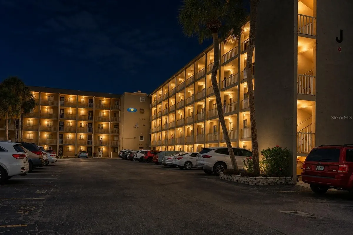 Property Slideshow image 1 of 63 | 3607 lake bayshore dr 312, Bradenton, FL, 34205