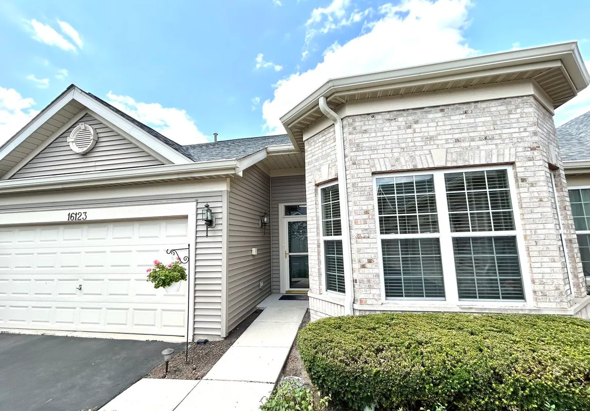 Property Slideshow image 1 of 22 | 16123 powderhorn lake way, Crest Hill, IL, 60403