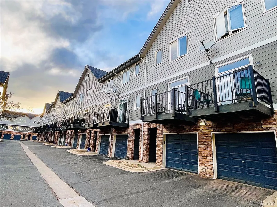 Property Slideshow image 1 of 21 | 2951 w riverwalk cir n, Littleton, CO, 80123