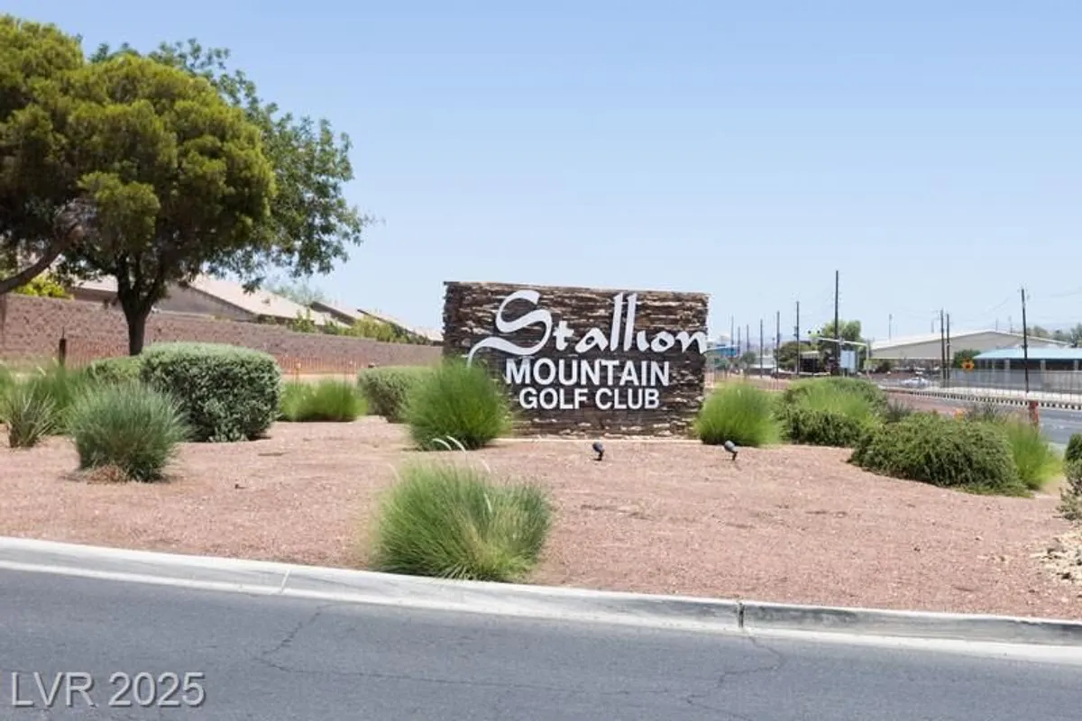 Property Slideshow image 1 of 43 | 5935 saddle horse ave, Las Vegas, NV, 89122