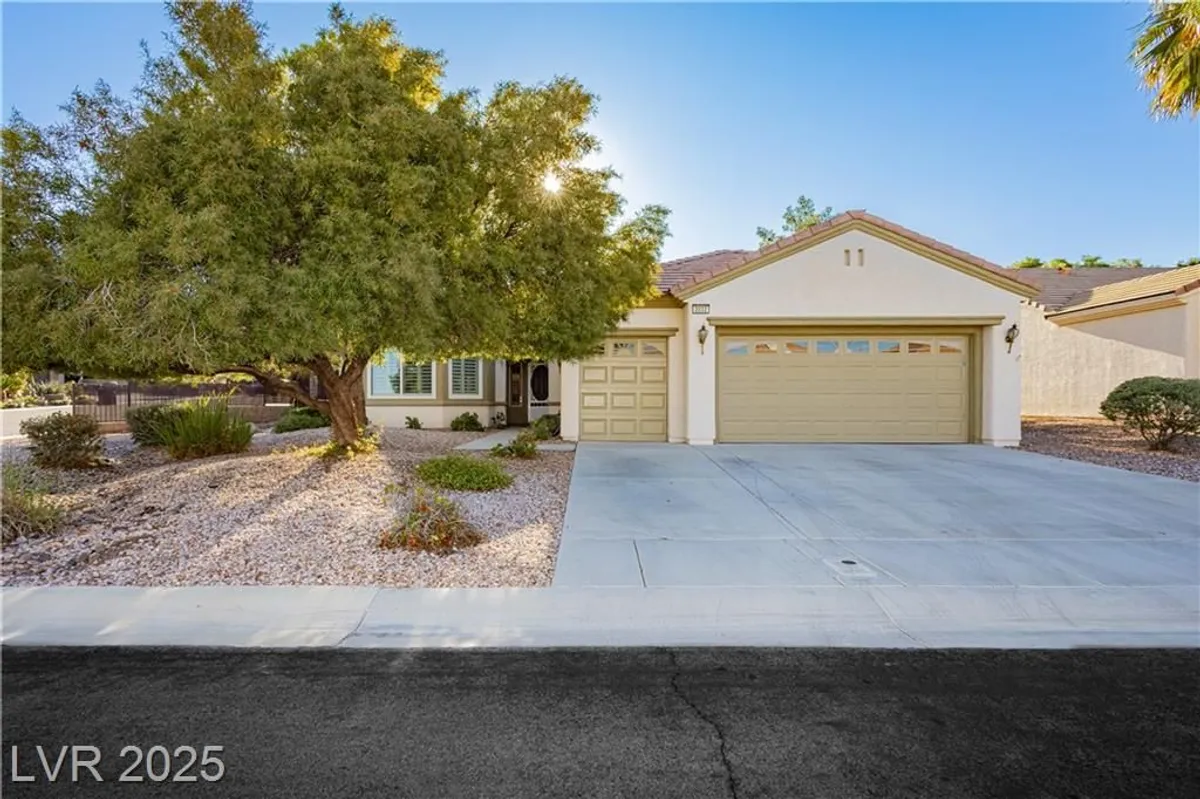 Property Slideshow image 1 of 40 | 2032 wolverine ct, Henderson, NV, 89052