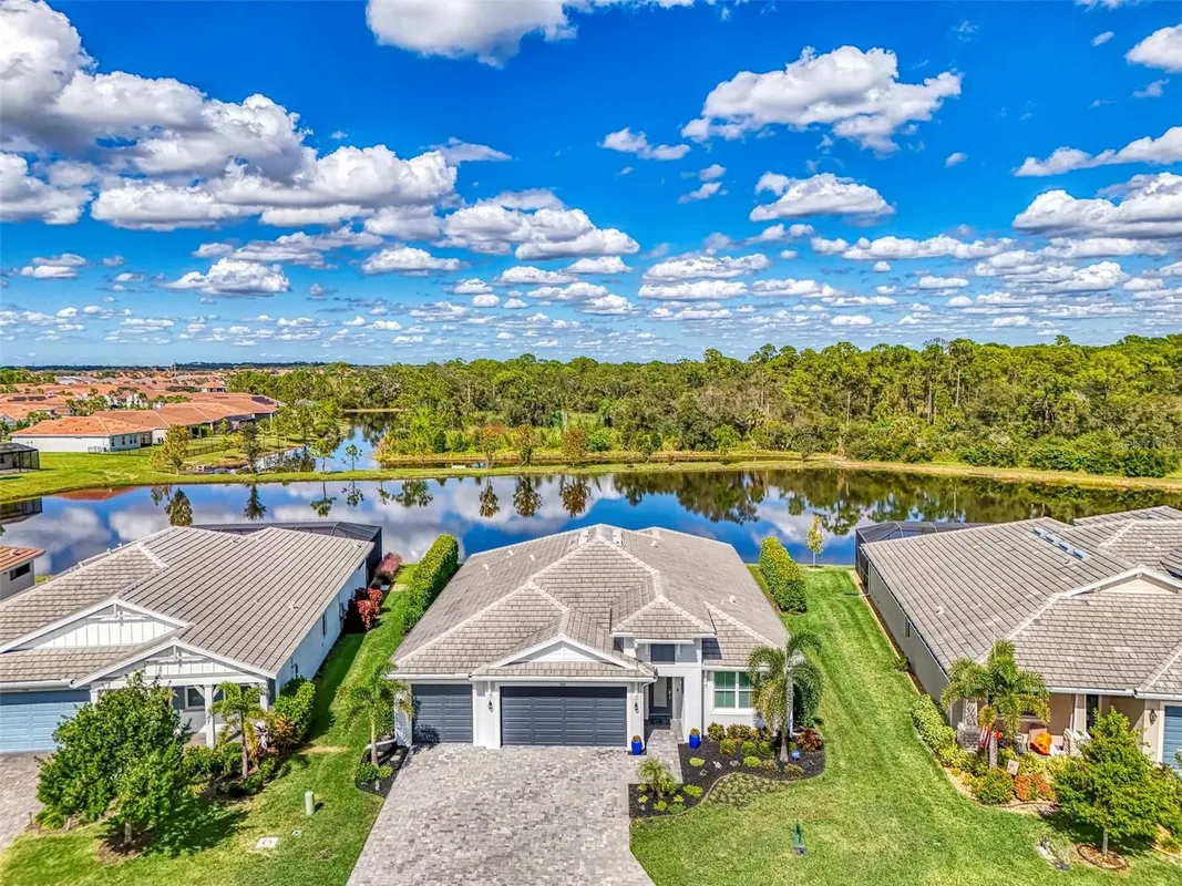 Property Slideshow image 1 of 71 | 560 mistiflower cir, Nokomis, FL, 34275