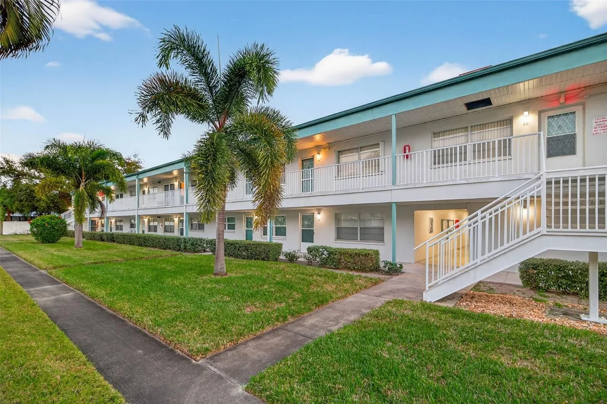Property Slideshow image 1 of 27 | 5267 81st st n apt 18, St Petersburg, FL, 33709