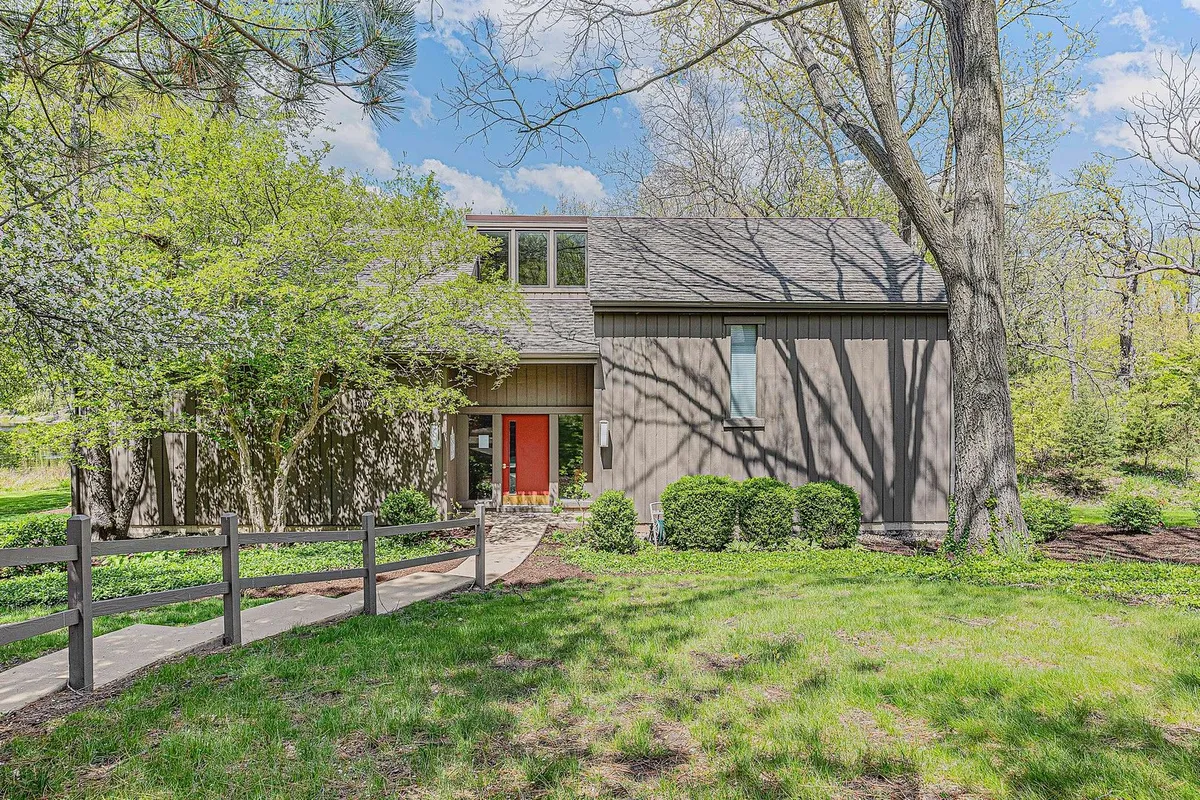 Property Slideshow image 1 of 39 | 744 old barn rd a, Lake Barrington, IL, 60010
