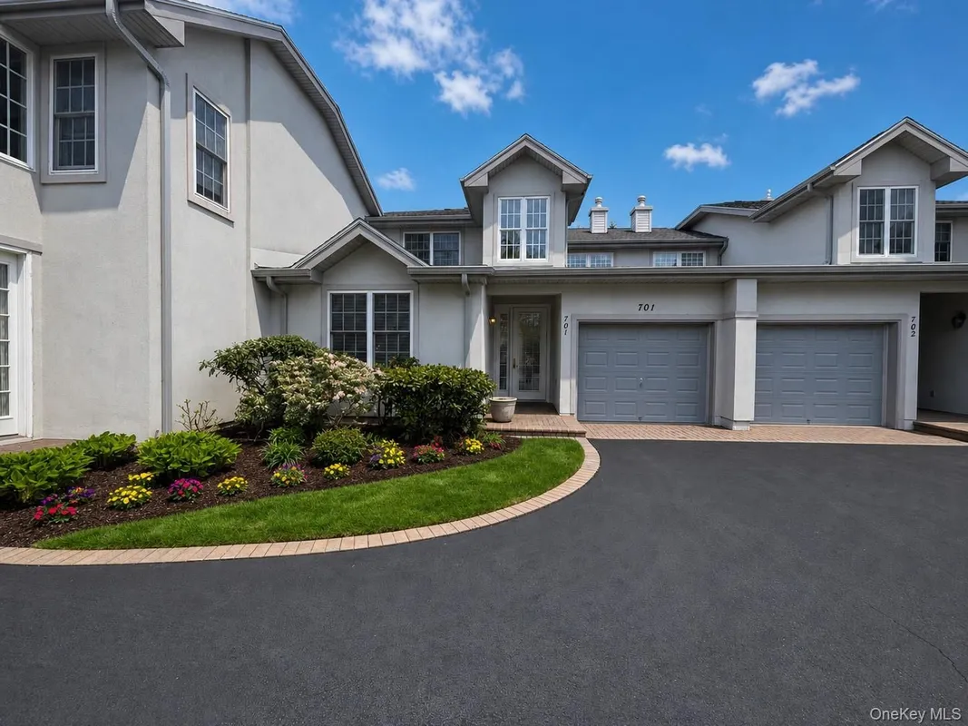 Property Slideshow image 1 of 33 | 701 balfour pl, Huntington, NY, 11747