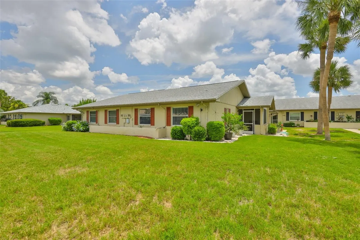 Property Slideshow image 1 of 55 | 1905 canterbury ln unit 17, Sun City Center, FL, 33573