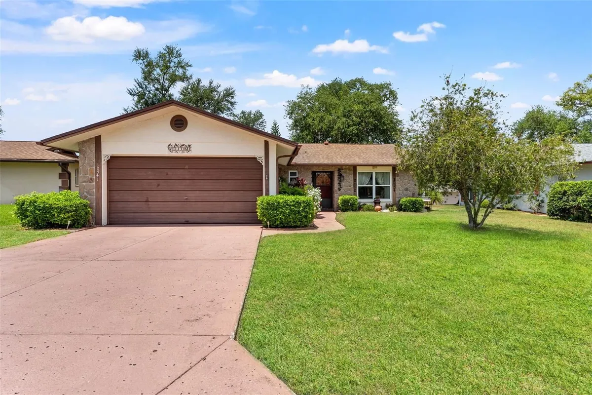 Property Slideshow image 1 of 41 | 10541 green meadow ln, Port Richey, FL, 34668