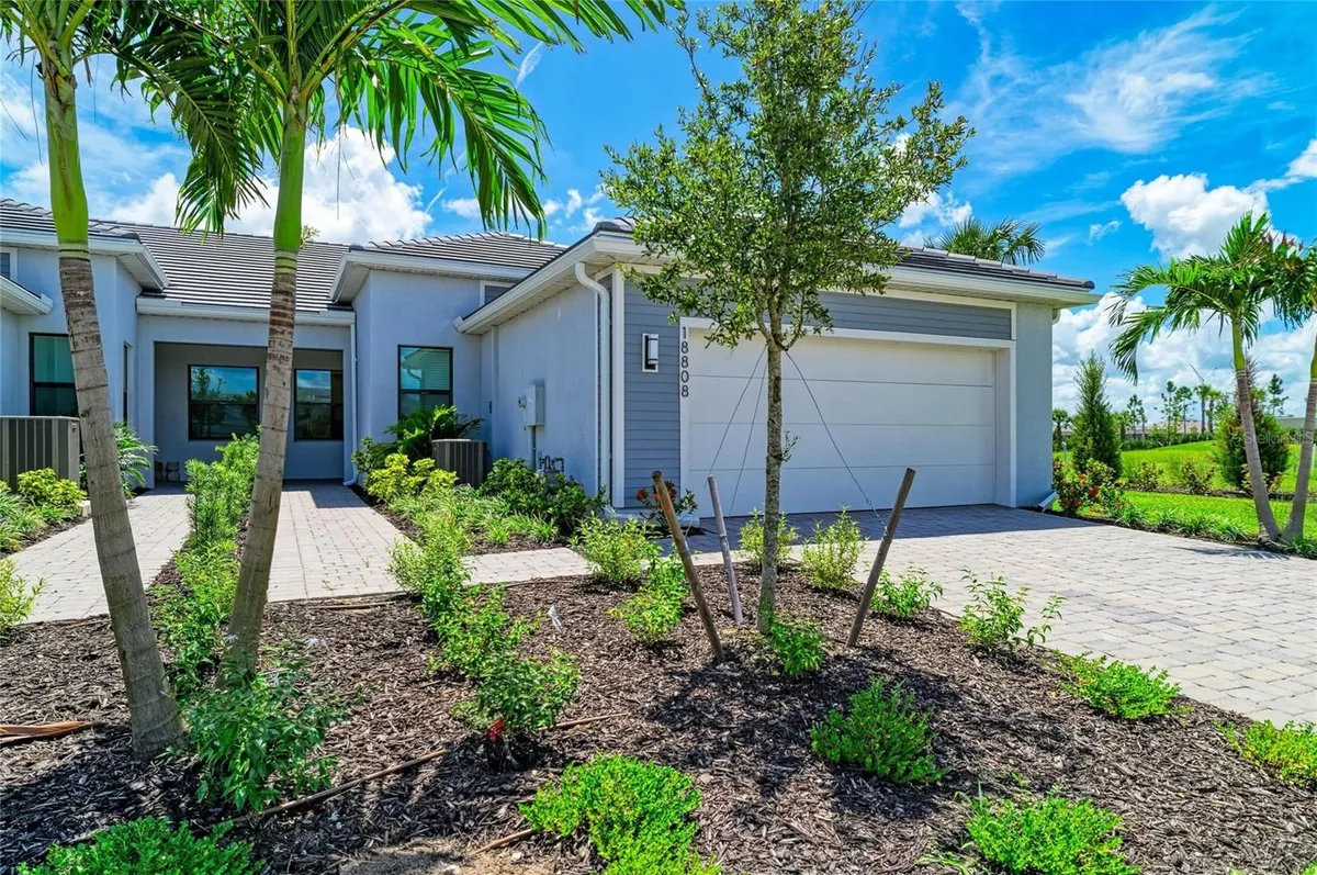 Property Slideshow image 1 of 62 | 18808 indian rock pl, Lakewood Ranch, FL, 34211