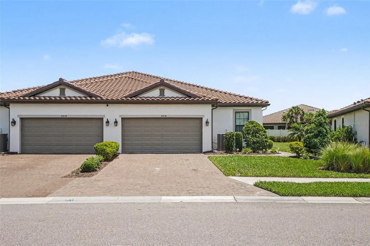 Property Slideshow image 1 of 25 | 10930 wendover dr, Palmetto, FL, 34221