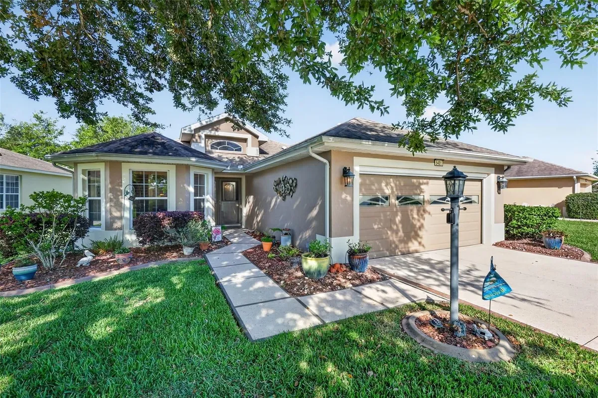 Property Slideshow image 1 of 51 | 5401 aurora dr, Leesburg, FL, 34748