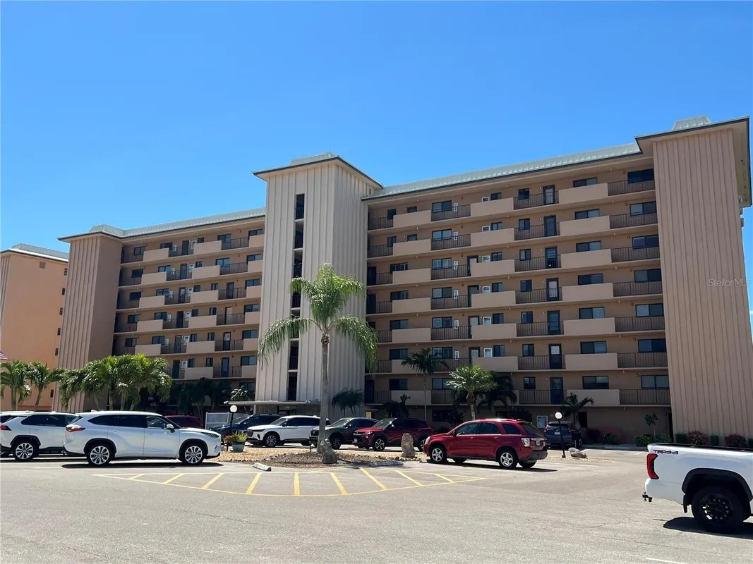 Property Slideshow image 1 of 31 | 4260 se 20th pl 801, Cape Coral, FL, 33904