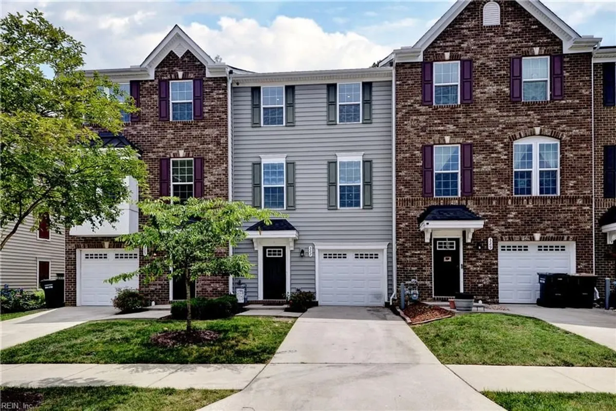 Property Slideshow image 1 of 48 | 327 clements mill trce, Williamsburg, VA, 23185