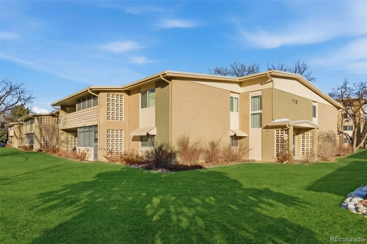 Property Slideshow image 1 of 14 | 710 s clinton st apt 2b, Denver, CO, 80247