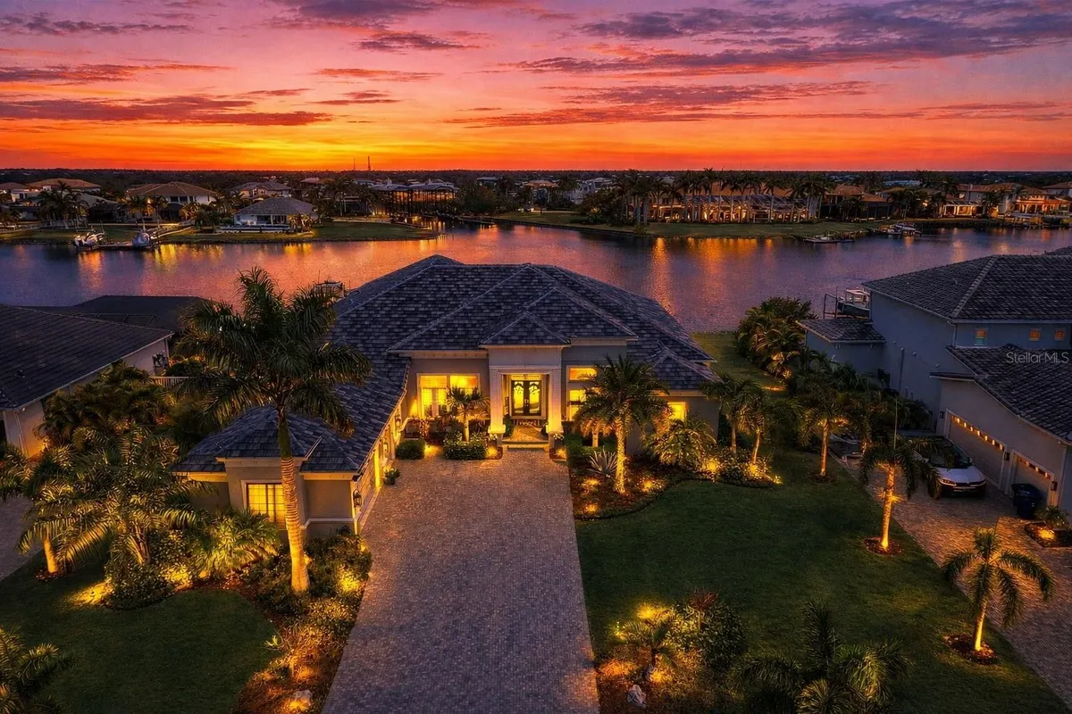 Property Slideshow image 1 of 97 | 813 manns harbor dr, Apollo Beach, FL, 33572