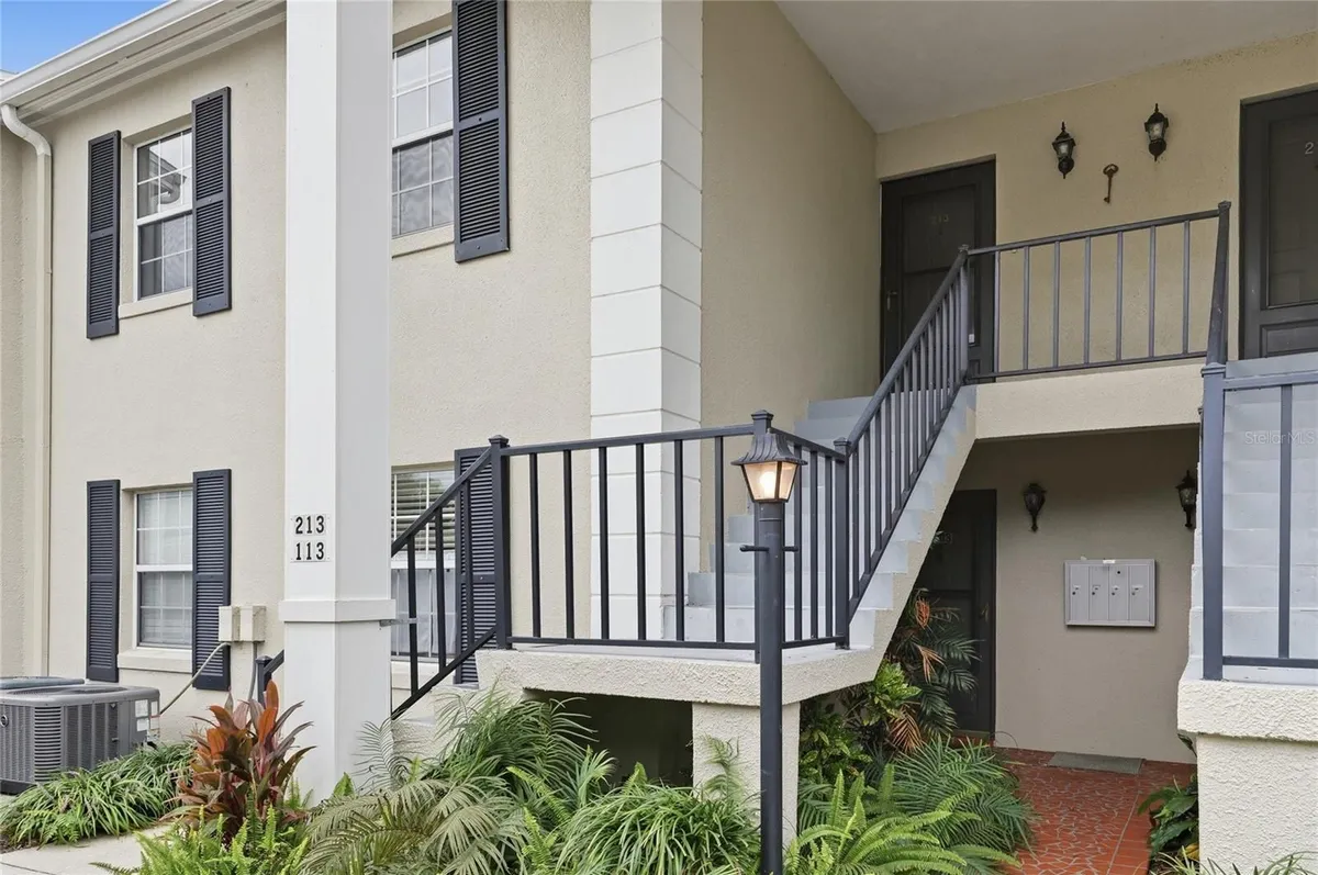 Property Slideshow image 1 of 53 | 689 lake howard dr 213, Winter Haven, FL, 33880