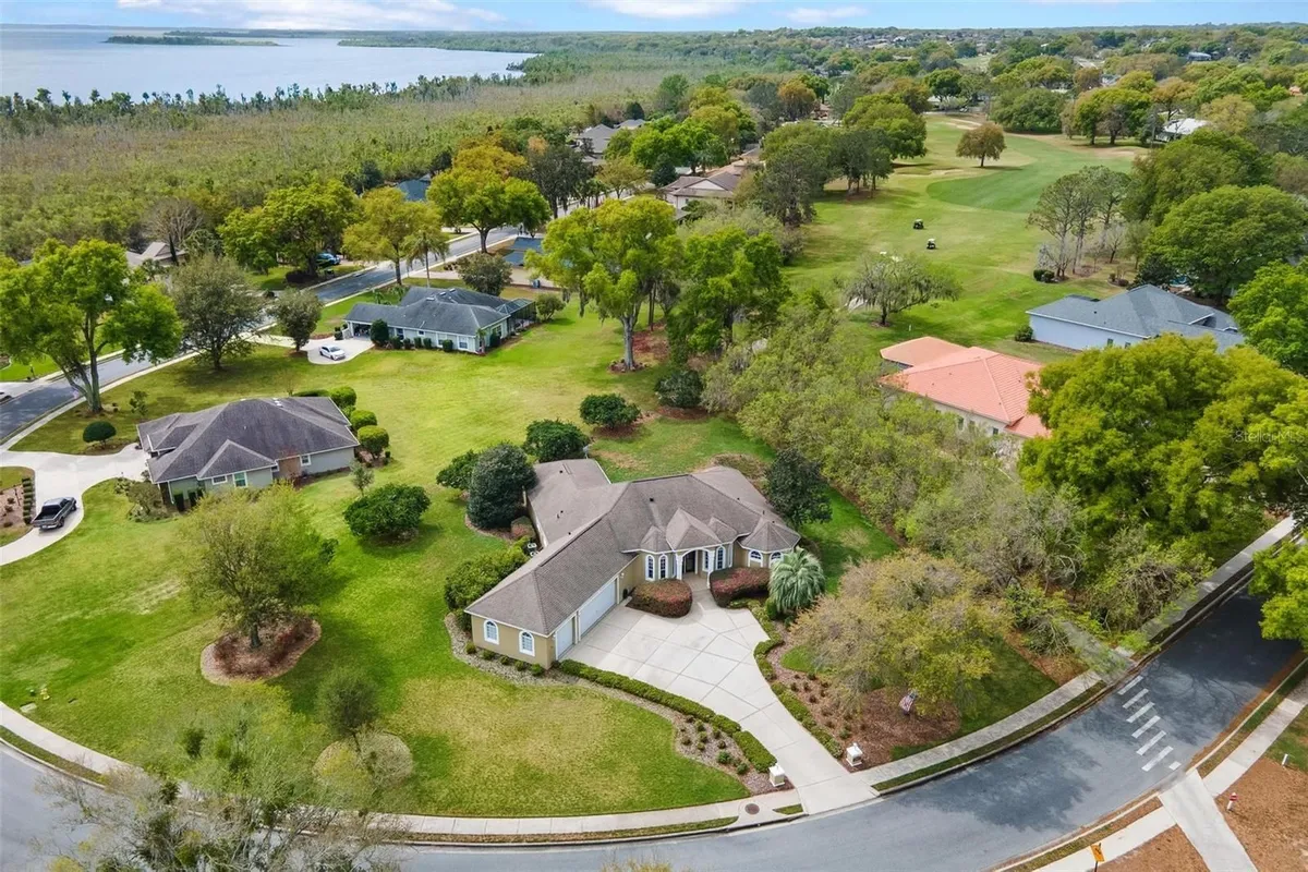 Property Slideshow image 1 of 52 | 6053 spinnaker loop, Lady Lake, FL, 32159