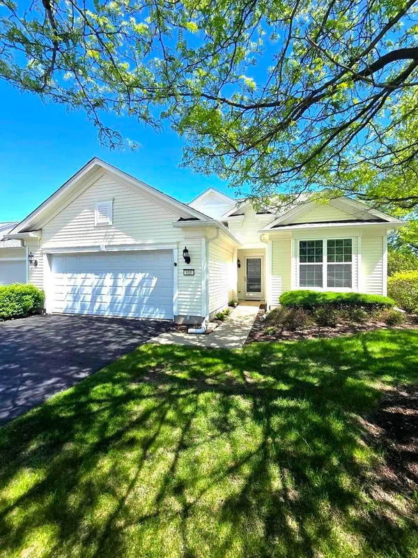 Property Slideshow image 1 of 27 | 818 woodland dr, Shorewood, IL, 60404