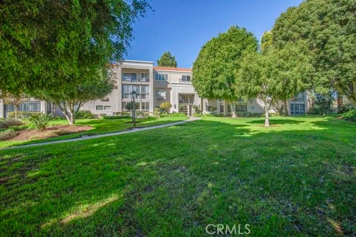 Property Slideshow image 1 of 33 | 5499 paseo del lago 2d, Laguna Woods, CA, 92637