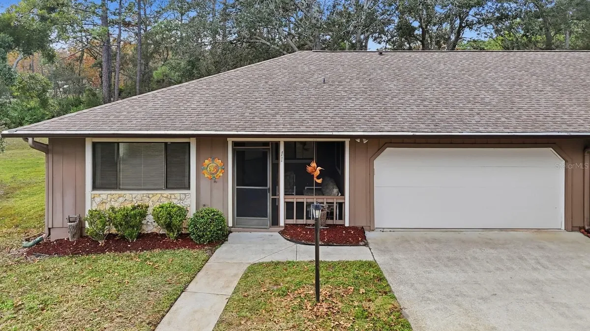 Property Slideshow image 1 of 43 | 11 lakepoint cir, Port Orange, FL, 32128
