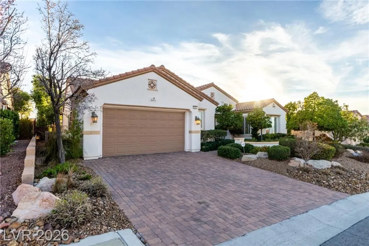 Property Slideshow image 1 of 43 | 2421 black river falls dr, Henderson, NV, 89044