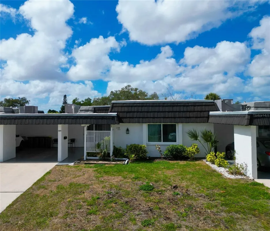 Property Slideshow image 1 of 47 | 3924 ashwood ln 59, Sarasota, FL, 34232