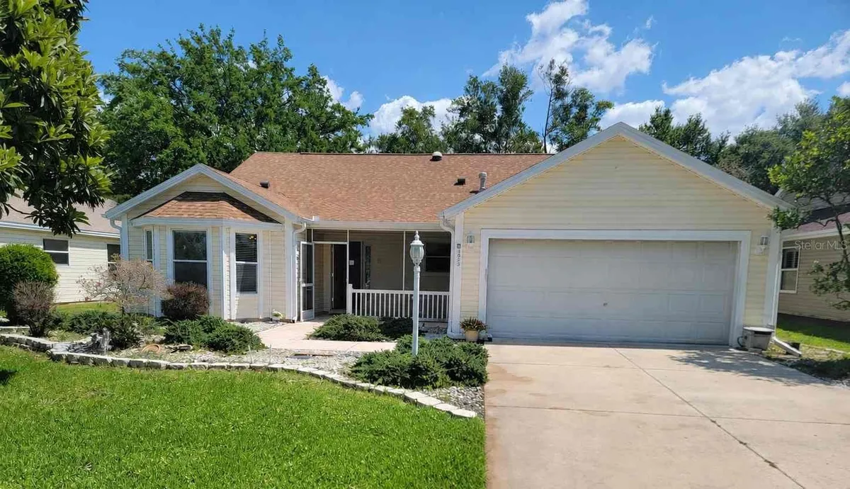 Property Slideshow image 1 of 31 | 1033 oak forest dr, The Villages, FL, 32162