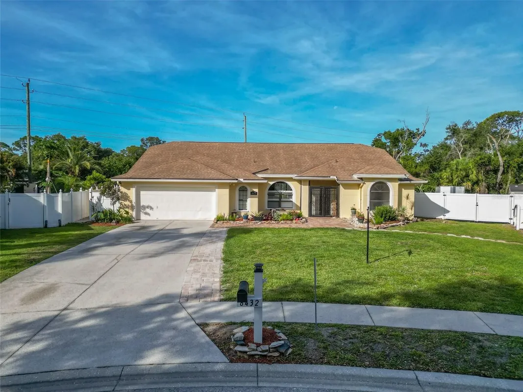 Property Slideshow image 1 of 21 | 8432 palm lakes ct, Sarasota, FL, 34243