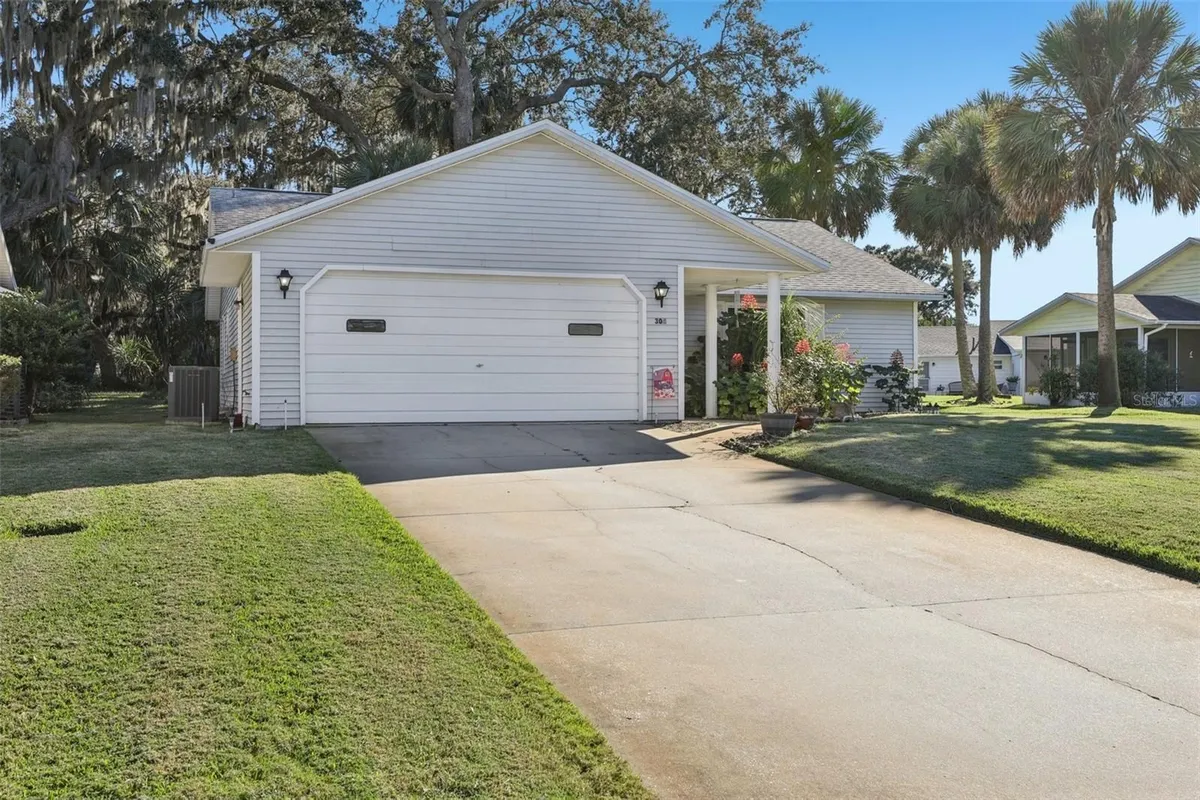 Property Slideshow image 1 of 55 | 304 brigadoon cir, Leesburg, FL, 34788