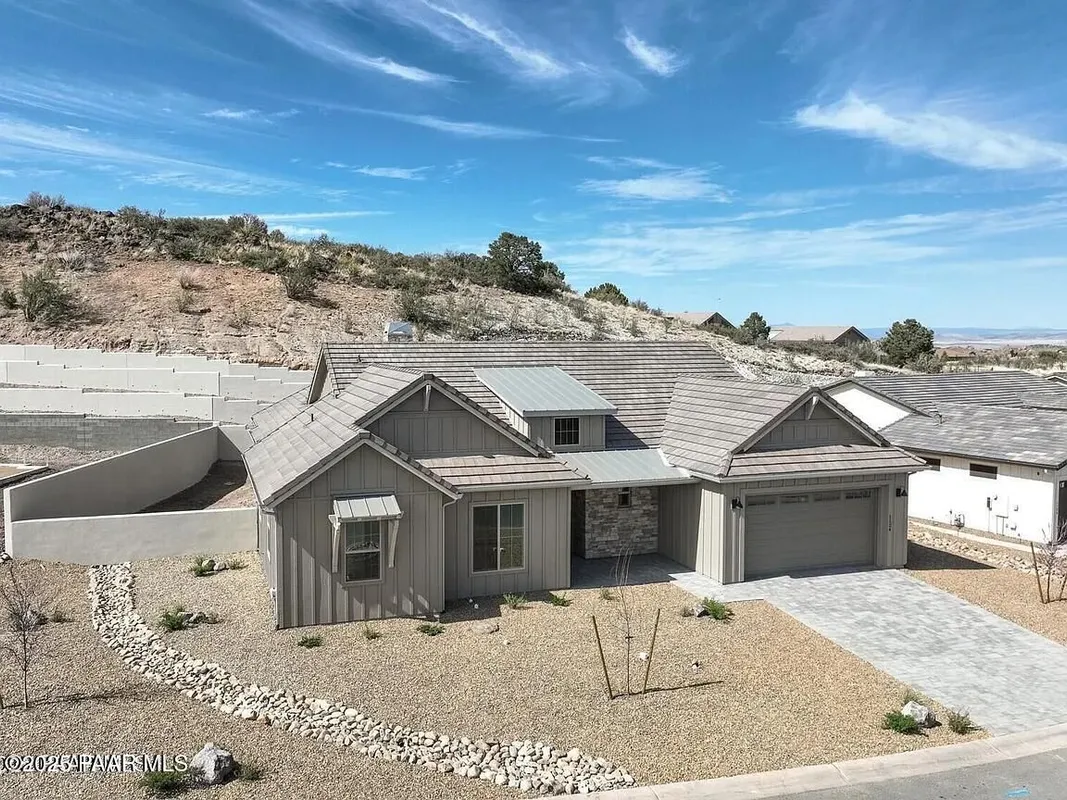Property Slideshow image 1 of 12 | 1124 s lakeview dr, Prescott, AZ, 86301