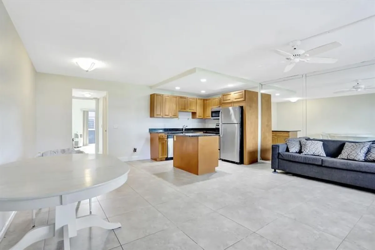 Property Slideshow image 1 of 38 | 275 markham m # 275, Deerfield Beach, FL, 33442