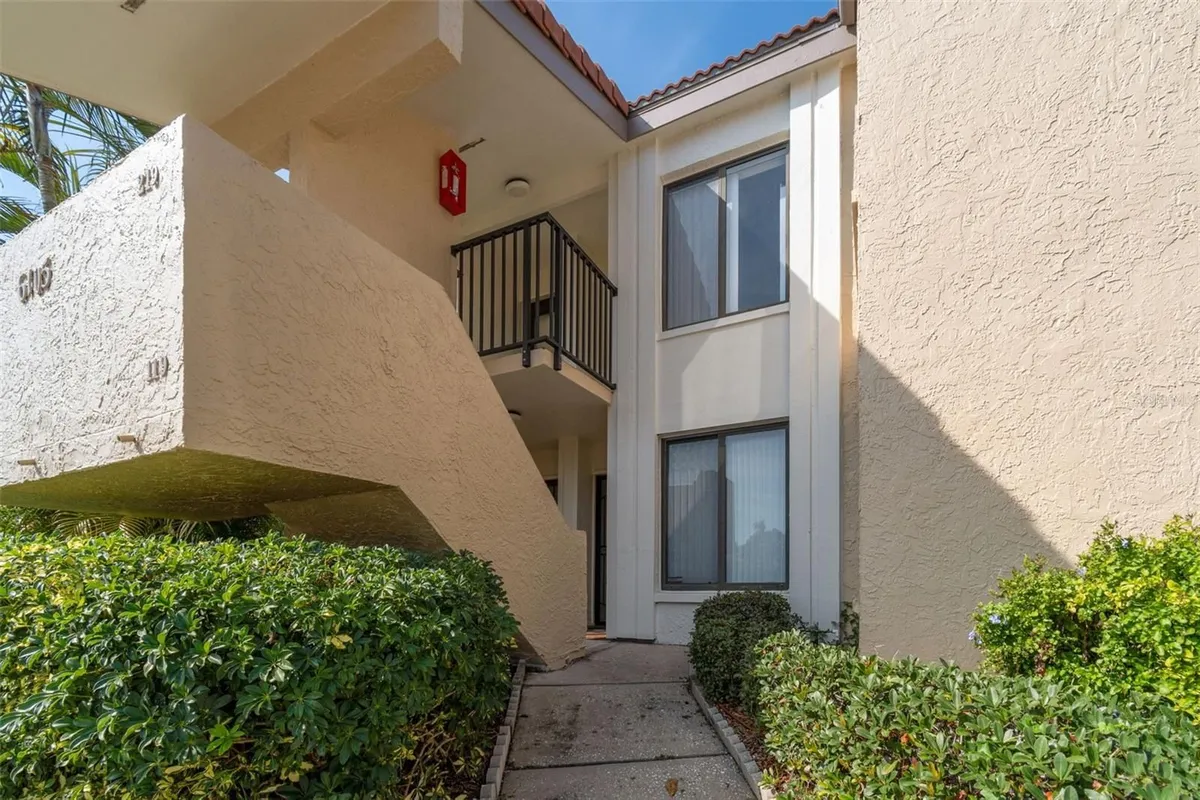 Property Slideshow image 1 of 52 | 6105 palma del mar blvd s apt 120, Saint Petersburg, FL, 33715