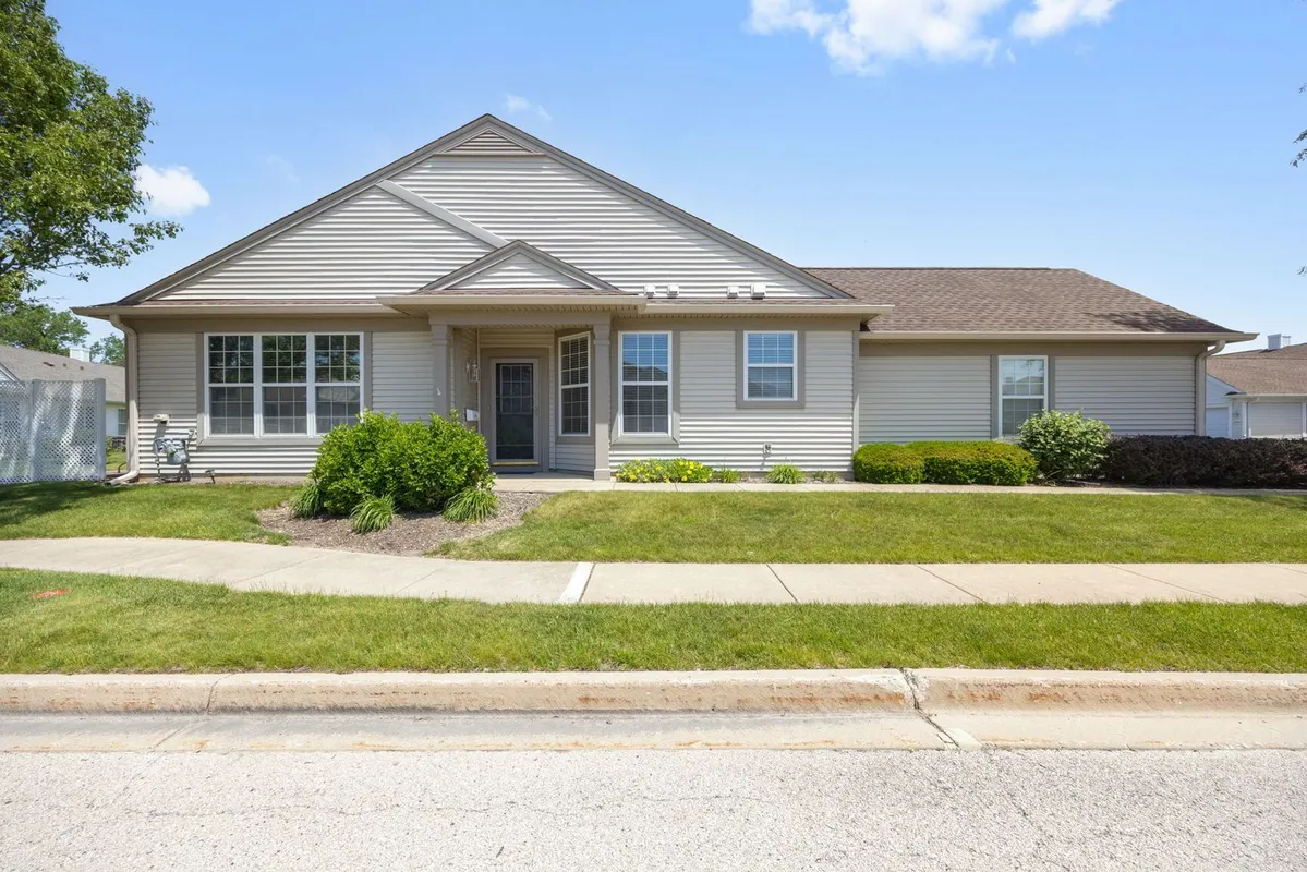 Property Slideshow image 1 of 15 | 13634 penefield ln, Huntley, IL, 60142
