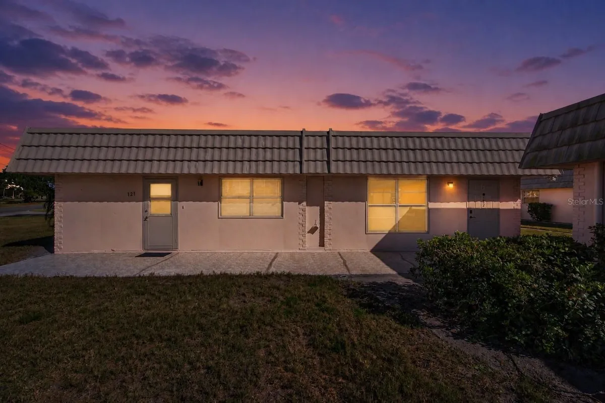 Property Slideshow image 1 of 33 | 201 bedford trl f121, Sun City Center, FL, 33573