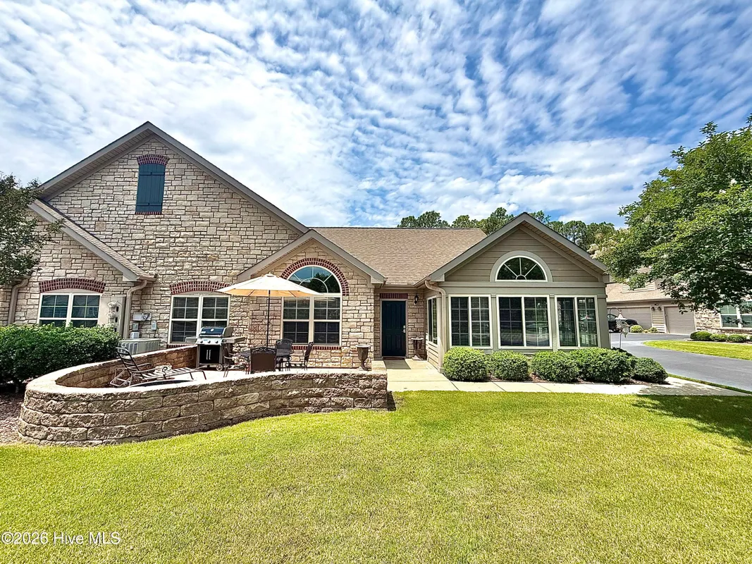 Property Slideshow image 1 of 36 | 107 w chelsea ct, Southern Pines, NC, 28387
