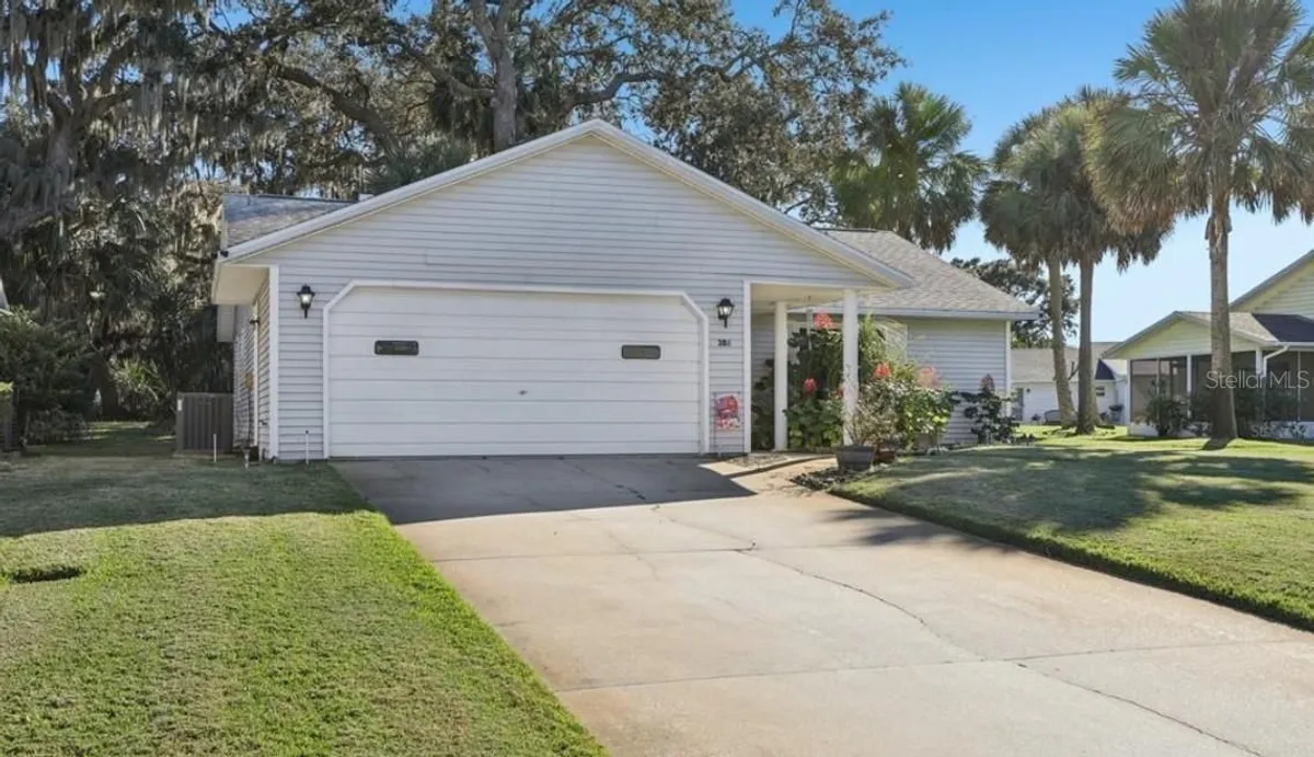 Property Slideshow image 1 of 25 | 304 brigadoon cir, Leesburg, FL, 34788