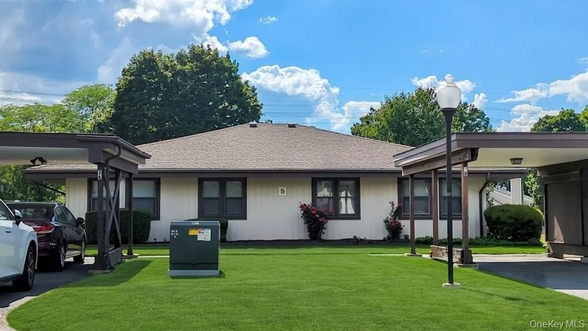 Property Slideshow image 1 of 17 | 5 devon ct b, Yorktown, NY, 10598