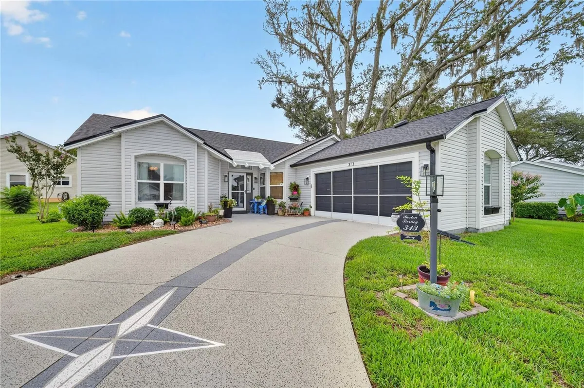 Property Slideshow image 1 of 32 | 313 gonzales pl, Lady Lake, FL, 32159