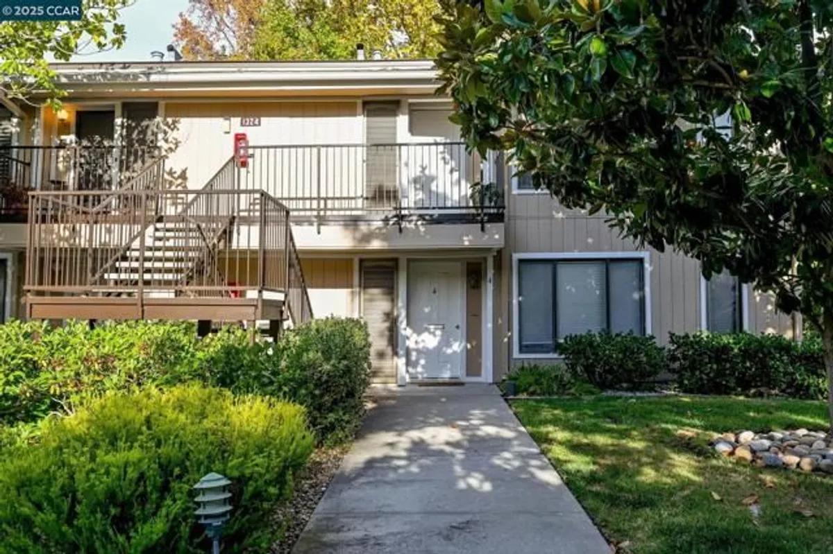 Property Slideshow image 1 of 36 | 1324 singingwood ct 3, Walnut Creek, CA, 94595