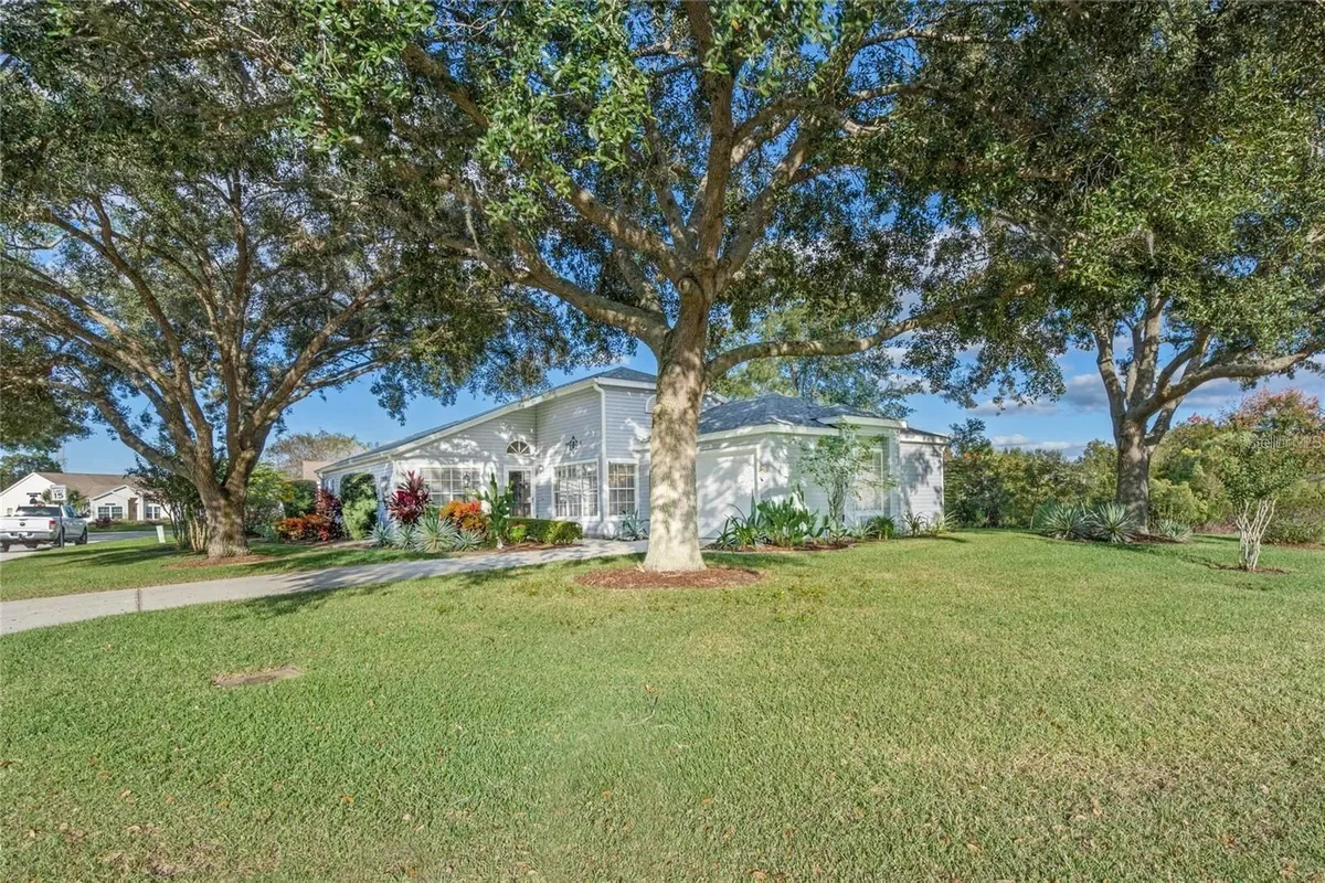 Property Slideshow image 1 of 24 | 25300 hibiscus st, Leesburg, FL, 34748