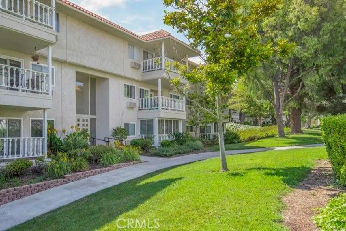 Property Slideshow image 1 of 34 | 2400 via mariposa 1a, Laguna Woods, CA, 92637