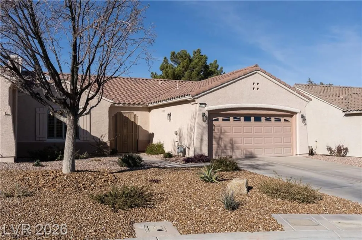 Property Slideshow image 1 of 43 | 1573 bonner springs dr, Henderson, NV, 89052