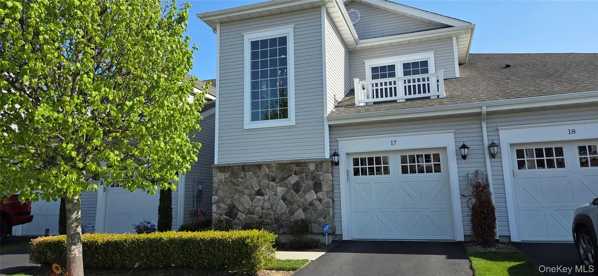 Property Slideshow image 1 of 48 | 17 greentree ct, Brookhaven, NY, 11967