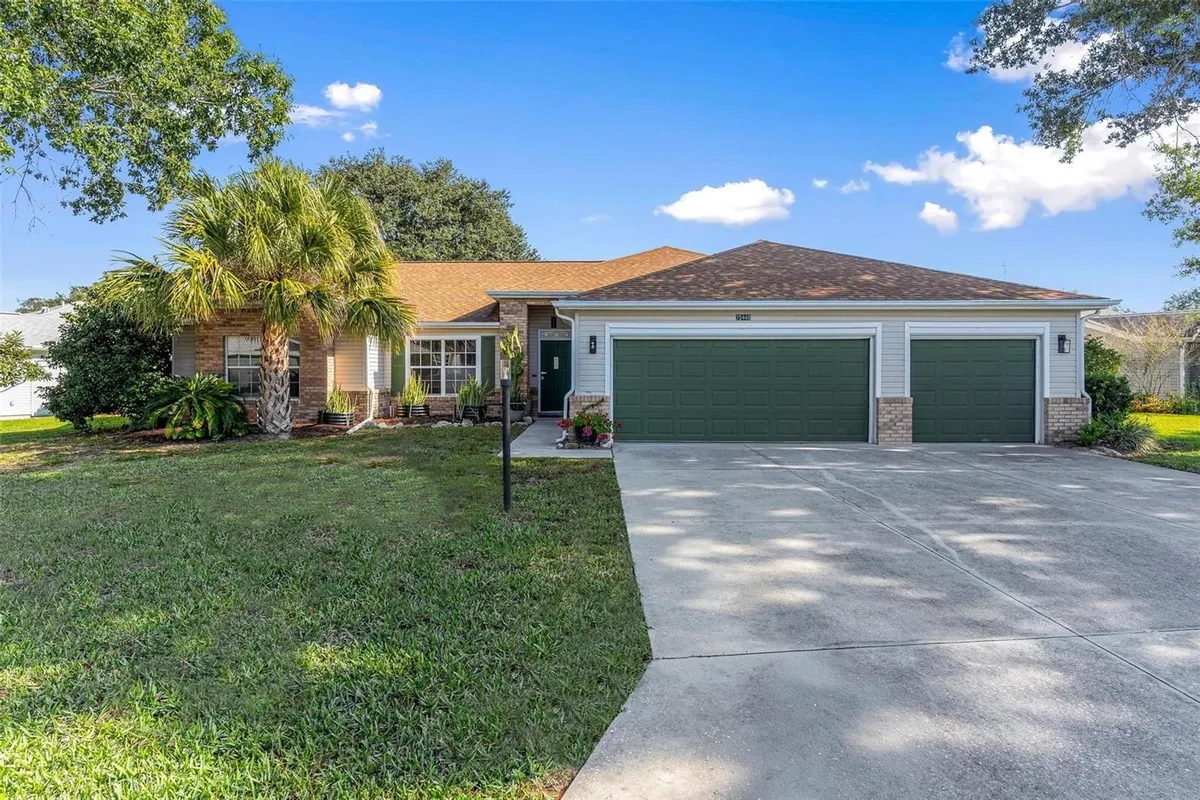 Property Slideshow image 1 of 55 | 25440 crestwater dr, Leesburg, FL, 34748