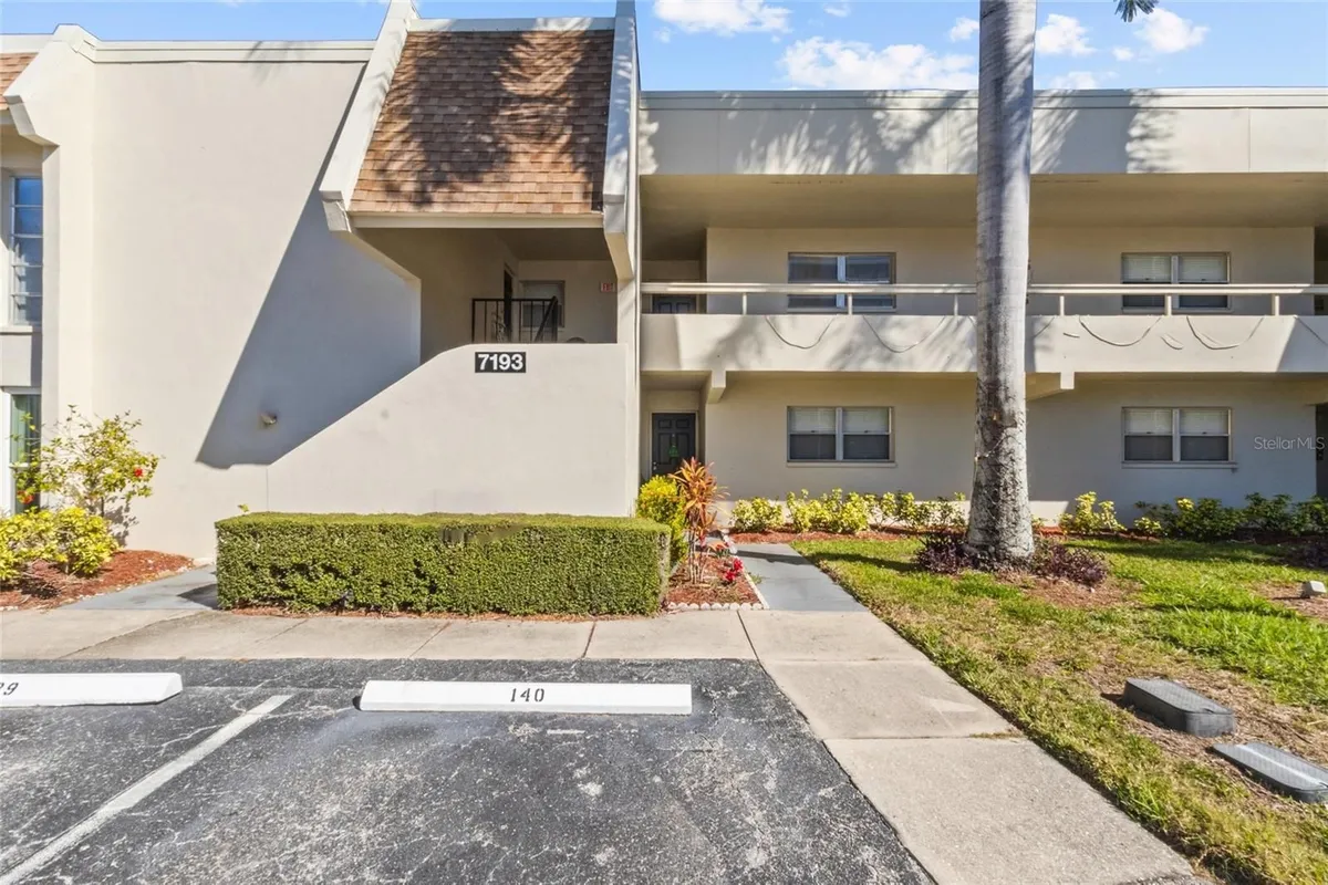 Property Slideshow image 1 of 39 | 7193 w country club dr 140, Sarasota, FL, 34243