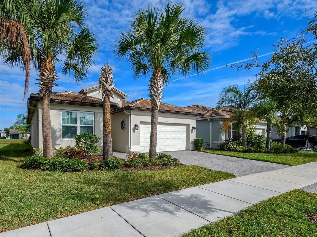 Property Slideshow image 1 of 54 | 5122 sierra falls ct, Wimauma, FL, 33598